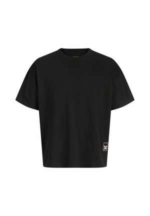 Effen zwarte kortemouwen-T-shirt met ronde hals en klein rechthoekig logo-patch vlak bij de onderzoom aan de linkerkant.