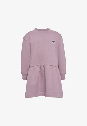Lila peuterjurk met lange mouwen, gerimpelde taille en klein geborduurd bijenlogo op de linkerborst.