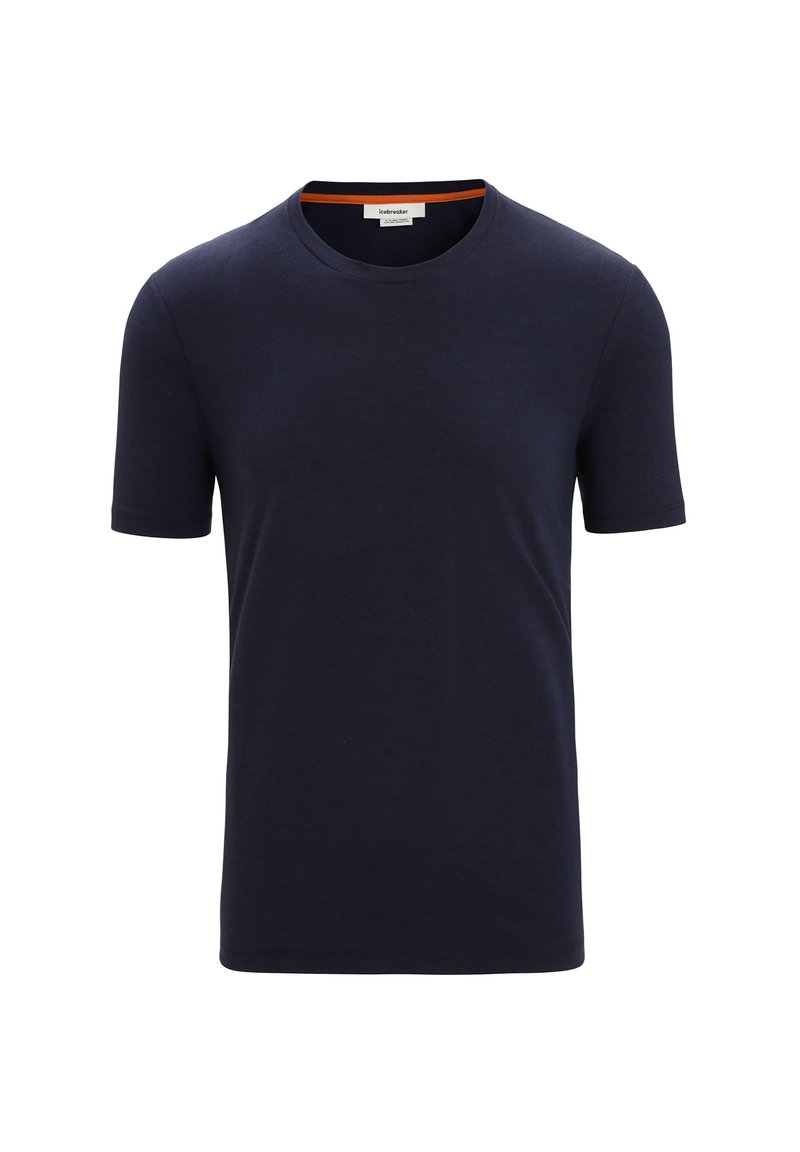 Camiseta azul marino de algodón suave, con cuello redondo y mangas cortas. Sutil acento naranja en el interior del cuello.