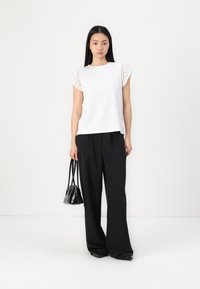 VILA VILUCE O NECK FLOUNCE - T-shirt basique - bright white
