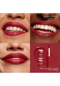 NYX Professional Makeup SMOOTH WHIP MATTE LIP CREAM - Flytande läppstift - Velvet Robe
