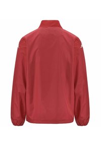 Giacca leggera rossa con colletto alto, polsini elasticizzati e finitura liscia e lucida. Presenta un piccolo logo bianco sulla spalla sinistra.
