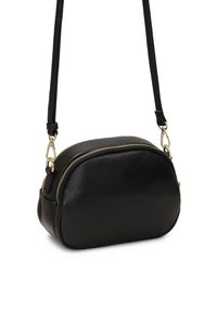 Borsa a tracolla in pelle nera con forma arrotondata, superficie testurizzata, dettagli con zip dorata e tracolla regolabile.