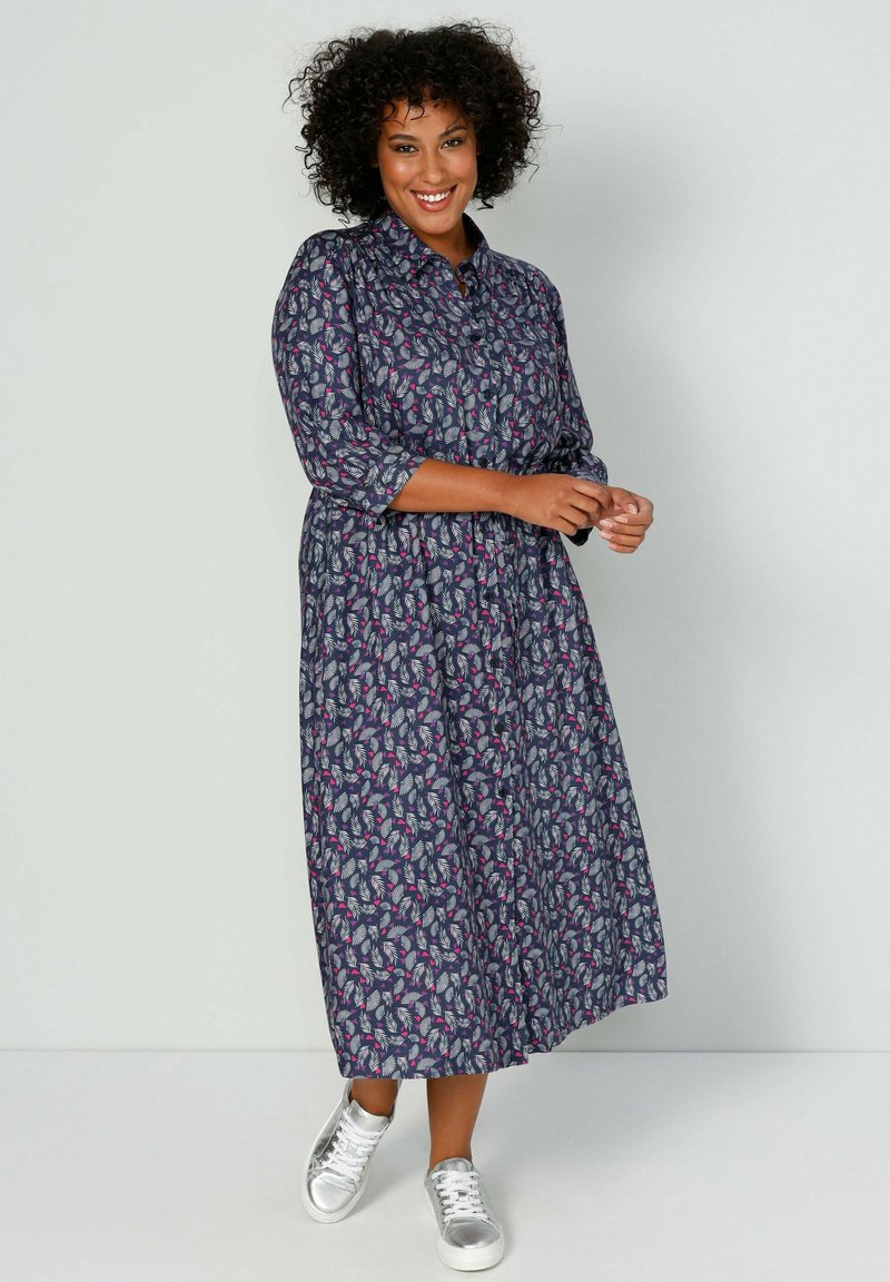 MIAMODA MIDILÄNGE ALLOVERDRUCK KNOPFLEISTE 3/4-ÄRMEL - Košilové šaty - blue