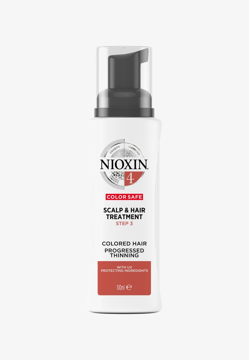 Nioxin Huvud- och Hårbehandling, vit flaska med svart pump, röda detaljer, 100 ml. Innehåller UV-skyddande ingredienser för färgat hår.