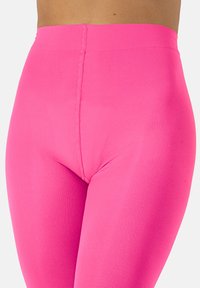 Leggings rosa acceso realizzati in tessuto elastico, con vita senza cuciture e superficie liscia, adatti per l'abbigliamento sportivo o casual.