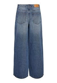 Φαρδιές τζιν culottes σε μεσαίο μπλε χρώμα με ξεθωριασμένη υφή, διαθέτοντας δύο πίσω τσέπες και μία καφέ δερμάτινη ετικέτα μάρκας στη μέση.