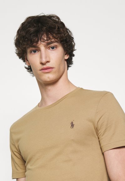 Polo Ralph Lauren CUSTOM SLIM FIT JERSEY CREWNECK T-SHIRT - T-shirt básica - luxury tan