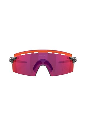 Occhiali sportivi avvolgenti con montatura arancione e lenti viola. Presentano dettagli neri e slot di ventilazione lungo la parte superiore.