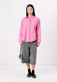 Gina Tricot POPLIN  - Užsagstoma palaidinė - pink