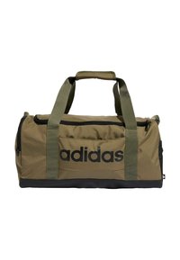 Oliven grøn duffelbag med sorte detaljer, top lynlås lukning og dobbelt håndtag. Har stort sort "adidas" logo på fronten og meshsidelomme.