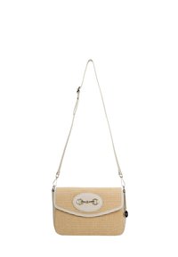 Borsa a tracolla beige intrecciata con dettagli in pelle liscia e chiusura in metallo argentato. Presenta una tracolla removibile e una chiusura a forma ovale.