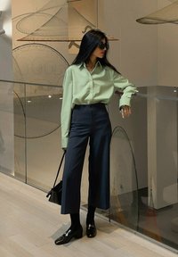 NA-KD CULOTTE MIT TAILLE - Auduma bikses - dark navy