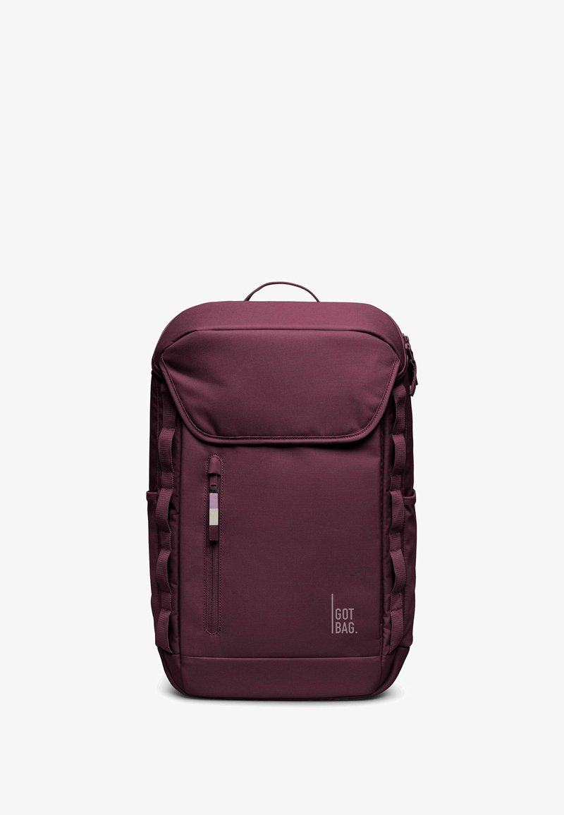 Zaino rettangolare di colore viola scuro con tasca anteriore con zip, maniglia superiore, anelli laterali e logo "GOT BAG" nell'angolo in basso a destra.