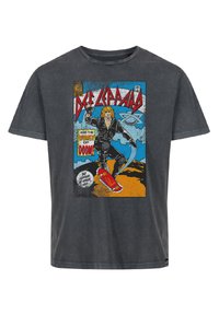 Mörkgrå bomull T-shirt med en färgglad grafisk design i seriestil som visar en figur som håller en skateboard, med texten "Dee Snider" och "Women of Doom."