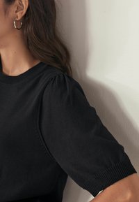 Next ROUND NECK SHORT SLEEVE REGULAR FIT - Paprasti marškinėliai - black