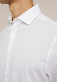 WE Fashion FUNDAMENTALS - Ing - white
