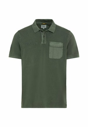 Mørkegrøn polo T-shirt lavet af bomuld, med fold-down krave, knaplukning og en brystlomme med stiklabel detalje.