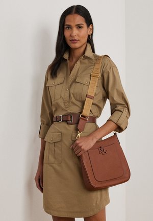 Lauren Ralph Lauren PEBBLED LEATHER LARGE CAMERYN CROSSBODY - Τσάντα χιαστί - tan