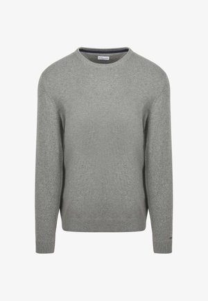 Grijze gebreide trui met een ronde hals, lange mouwen, geribbelde manchetten en zoom. Zachte textuur, minimalistisch ontwerp en geen zichtbare patronen of accenten.