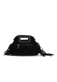Bolso de ante negro con asa rectangular recortada, bolsillo con cremallera en la parte frontal y largos flecos a los lados.