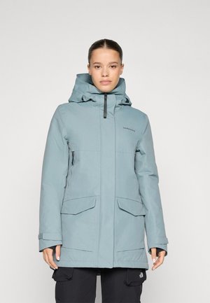 Vannavstøtende, teal vinterjakke med hette, frontglidelås, to store lommer og justerbare mansjetter. Har et minimalistisk design.