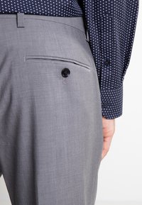Next SLIM FIT TOLLEGNO - Pantaloni de costum - grey