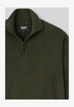 Pull-over vert foncé avec un col côtelé et une fermeture éclair, fabriqué dans un tissu doux et texturé. L'étiquette indique "BZB, taille L."