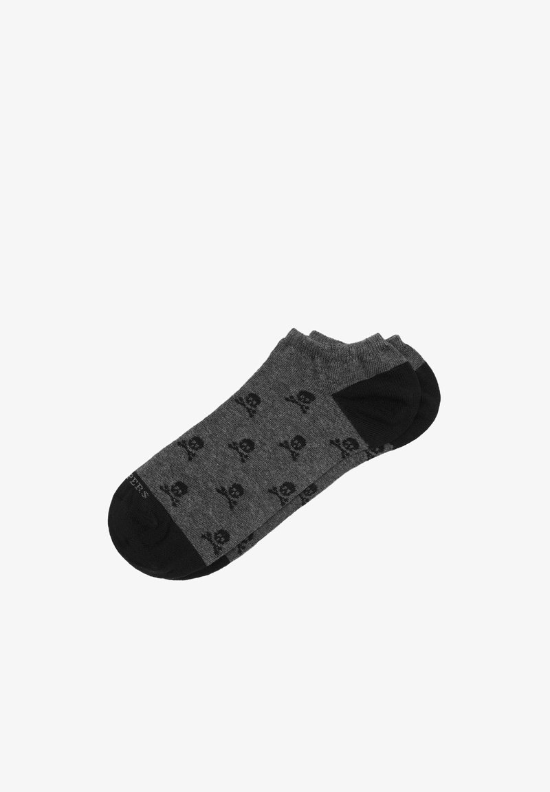 Calcetines grises con patrón de calaveras negras, que presentan una puntera y talón oscuros. Fabricados con un material suave de textura lisa y diseño de longitud hasta el tobillo.