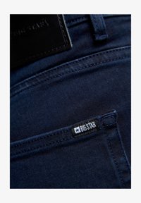 Valimata, dunkelmarine