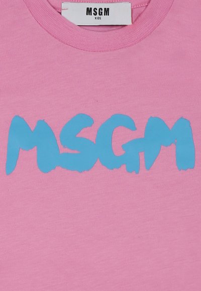 T-shirt di cotone rosa con un grande logo MSGM blu in uno stile audace e disegnato a mano. Collo a giro e maniche corte.