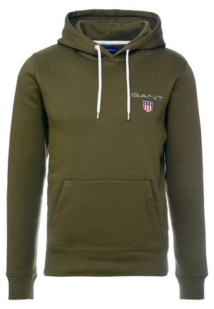Olivgrüner Hoodie mit weißen Kordeln, Kängurutasche und GANT-Logo mit Wappenemblem auf der Brust.
