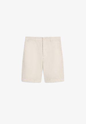Beige Shorts mittlerer Länge mit Gürtelschlaufen, Vorderknopf, Reißverschluss und Seitentaschen, dargestellt auf weißem Hintergrund.