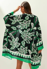 Next SPLICED LONGLINE KIMONO  - Viitta - black green leaf print