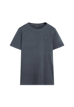 Camiseta de manga corta de color gris oscuro con cuello redondo y pequeño logo de calavera y tibias cruzadas en el pecho izquierdo.