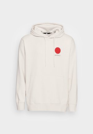 Felpa bianca con cappuccio, decorata con una grafica circolare rossa e testo giapponese sul petto. Presenta una tasca frontale e cappuccio con cordini.