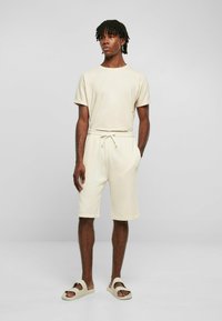 Urban Classics LOW CROTCH - Shorts - whitesand