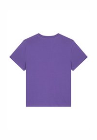 Paarse katoenen T-shirt, met korte mouwen, ronde hals, met een gladde textuur en geen zichtbare patronen of accenten op de achterkant.