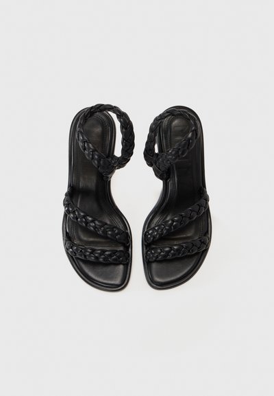 Souliers Martinez ISA czarny