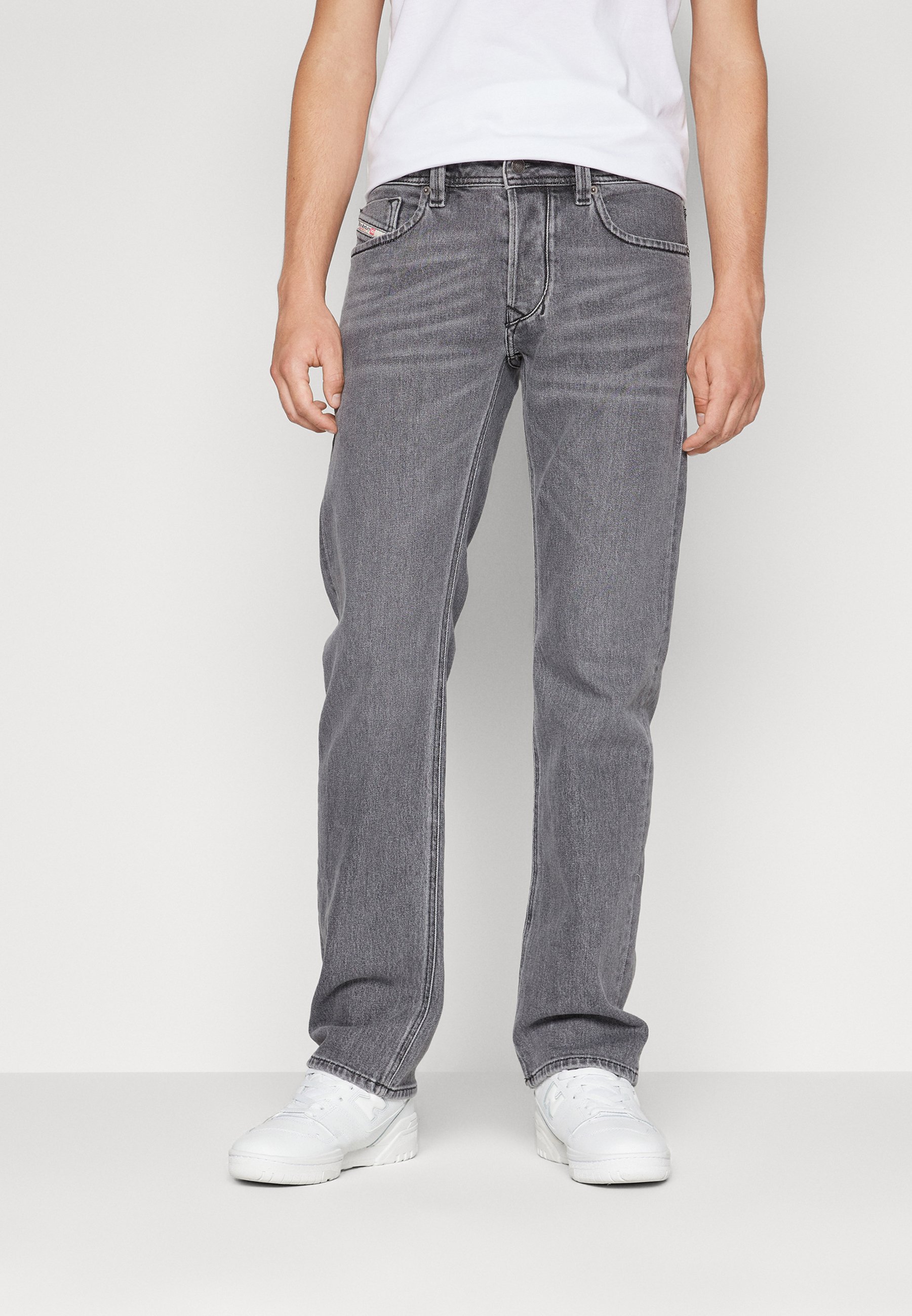 Diesel Larkee-X Herren Jeans – Regular Straight Fit, Elastisch, Pull-On-Verschluss