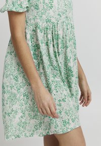 ICHI IHMarrakech - Vapaa-ajan mekko - holly green