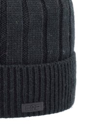 Sort strikket beanie med lodrette ribber, præsenterer et opslået design og et sort CMP-logo mærke på siden. Blød tekstur.