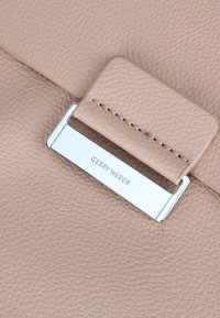 Gerry Weber TALK DIFFERENT  - Skuldertasker - bleached sand