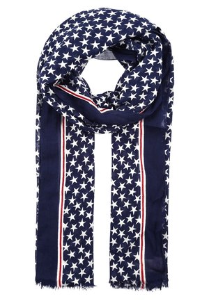 Marineblåt tørklæde med mønster af hvide stjerner og kantet med tynde røde og hvide striber, løst foldet med frynset kant.