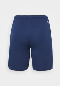 Shorts de sport bleu marine fabriqués en tissu doux, dotés d'une taille élastique et d'un design simple sans logos ni motifs visibles.