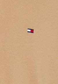 Tommy Hilfiger REGULAR - Polo - basket brown
