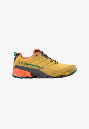 Zapatilla de trail running La Sportiva, parte superior de malla amarilla con detalles en negro y naranja, suela texturizada y entresuela azul de contraste para tracción.