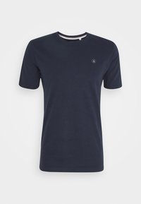 Granatowa bawełniana koszulka z krótkim rękawem, okrągłym dekoltem i małym haftowanym logo na piersi. Gładka tekstura, casualowy design.