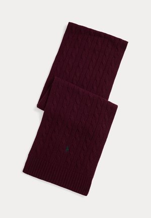Burgundi värvi kudumiskaelus, millel on kaablimalle, soonikkoes ääred ja väike roheline logo aksent, valmistatud pehmest kangast.
