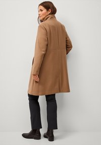 Ellos Plus collection MIT HOHEM KRAGEN - Halflange jas - braun